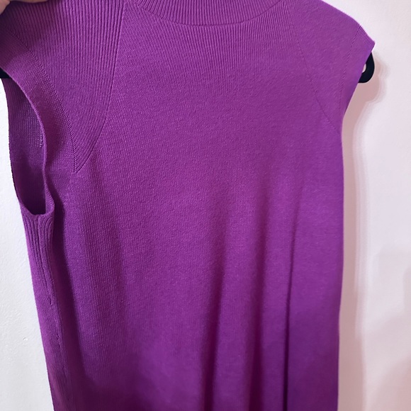 Purple sleeveless turtleneck sweater - Picture 3 of 3